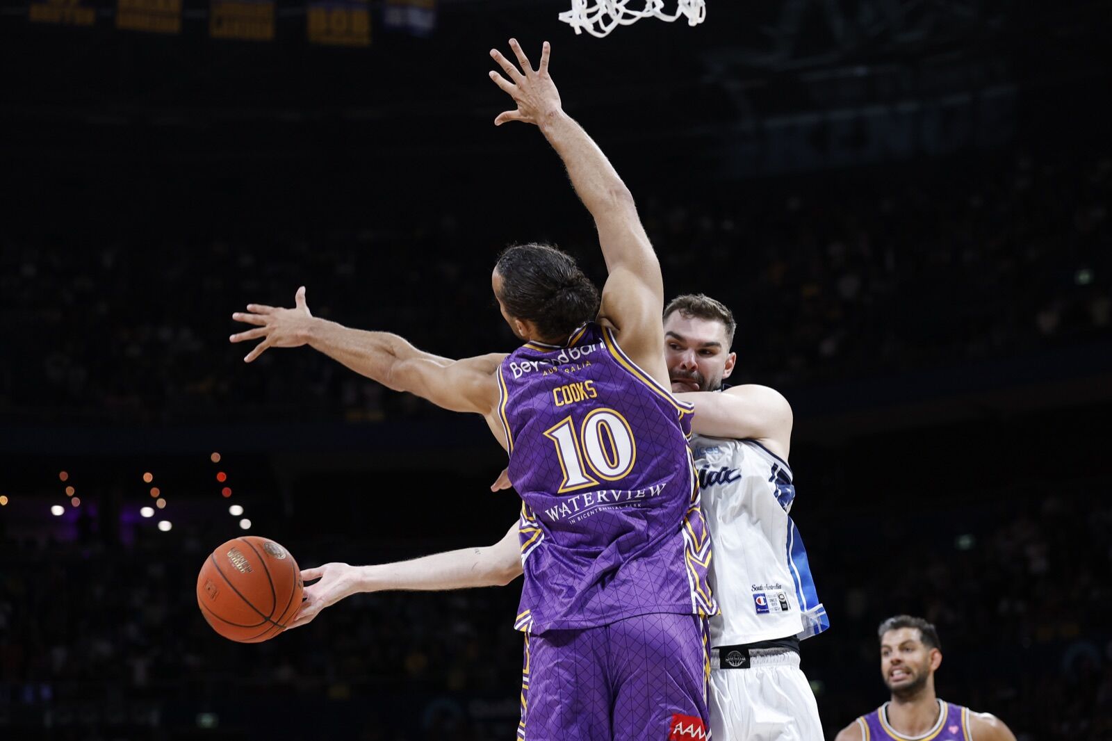 Isaac Humphries drives toward the basket against Xavier Cooks.