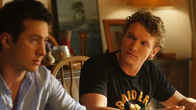 L'épisode 6 de Heated Rivalry ralentit les choses, centrant la joie queer, l'intimité et le choix alors que Shane et Ilya imaginent un avenir au-delà de la rivalité.