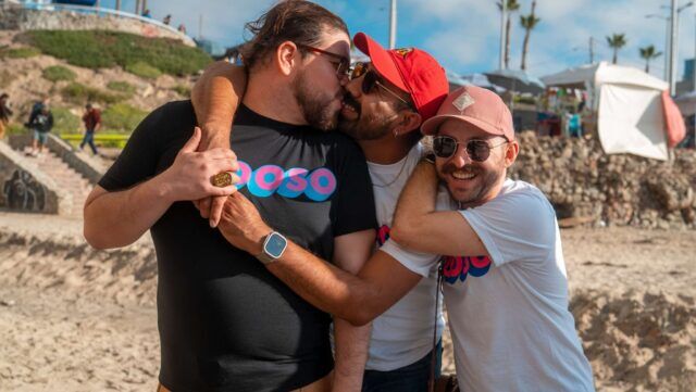 Participants au Besoton Sidoso Internacional / International HIV Kiss-In de MPact Global Action