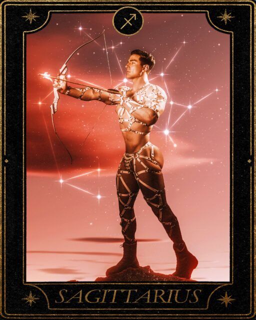 Le Queer Zodiac transforme l'astrologie en portraits queer intimes, fusionnant mythologie, mode et sensualité grâce à une collaboration LGBTQ+. Photo : Thomas Mundell