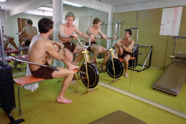 Avant le Club 33, Disneyland disposait d'un club privé réservé aux hommes. L'Oak Room mélangeait des déjeuners puissants, un accès au spa de luxe et une histoire cachée.