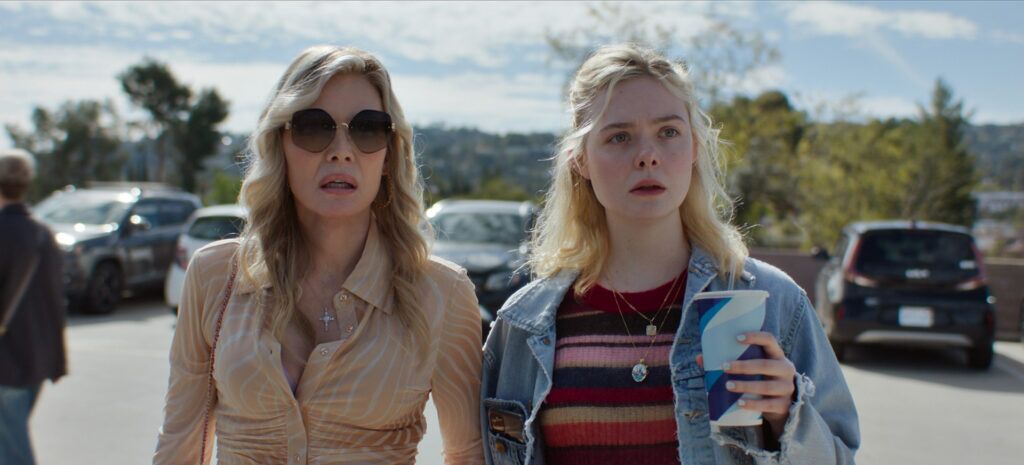Michelle Pfeiffer et Elle Fanning dans « Margo's Got Money Troubles », diffusé en première le 15 avril 2026 sur Apple TV.