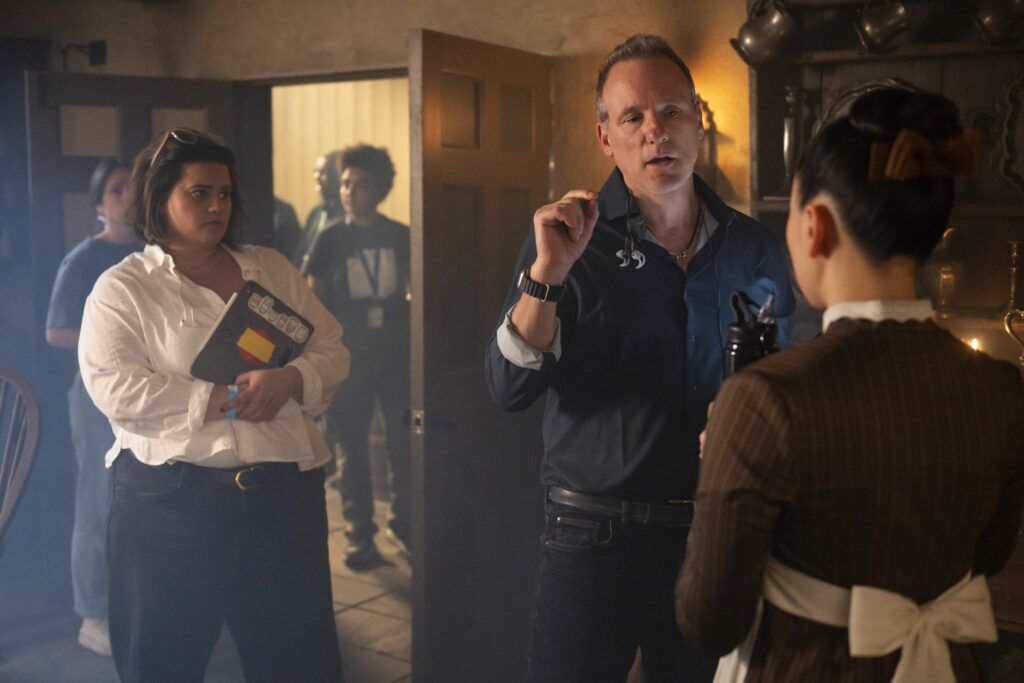 Bridgerton. Executive Producer/Direcrtor Tom Verica in episode 401 of Bridgerton. Cr. Liam Daniel/Netflix © 2025