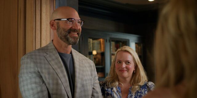 Corey Stoll et Elisabeth Moss dans « Femmes imparfaites ».