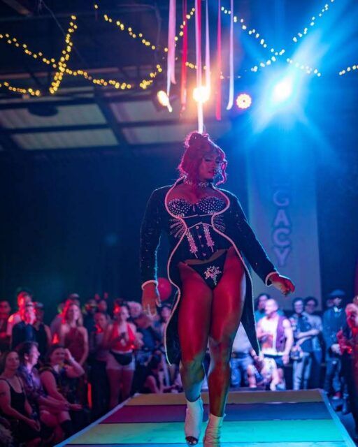 LEGACY revient au Cap avec le Love Pride Ball, une vitrine de salle de bal honorant l'histoire queer, les Houses et la compétition féroce au Old Biscuit Mill. Photo de : LEGACY