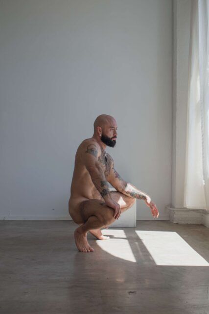 Le photographe queer Daniel Pacheco discute d'intimité, d'érotisme et d'identité alors qu'il travaille sur son premier livre photo.