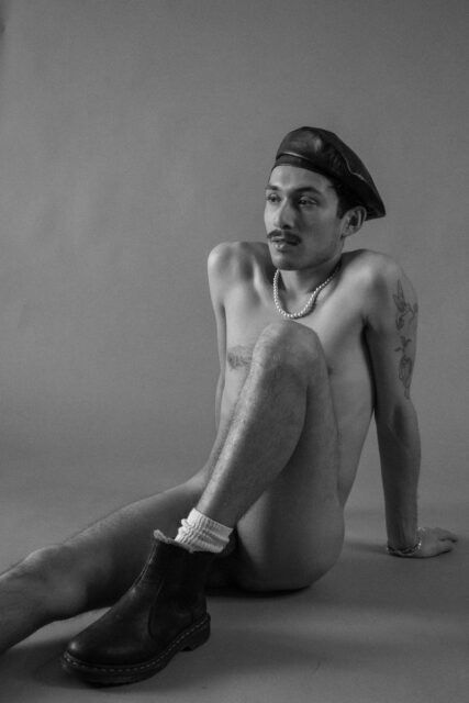 Le photographe queer Daniel Pacheco discute d'intimité, d'érotisme et d'identité alors qu'il travaille sur son premier livre photo.