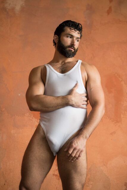 Le photographe queer Daniel Pacheco discute d'intimité, d'érotisme et d'identité alors qu'il travaille sur son premier livre photo.