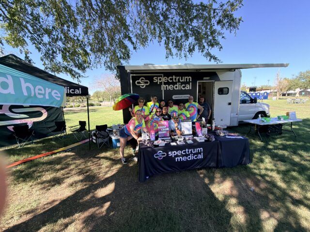 Spectrum Medical Care Center dévoile un nouvel établissement à Phoenix, l'acquisition d'une pharmacie et une initiative dédiée à la santé des lesbiennes dans un contexte de demande croissante de soins LGBTQ+.