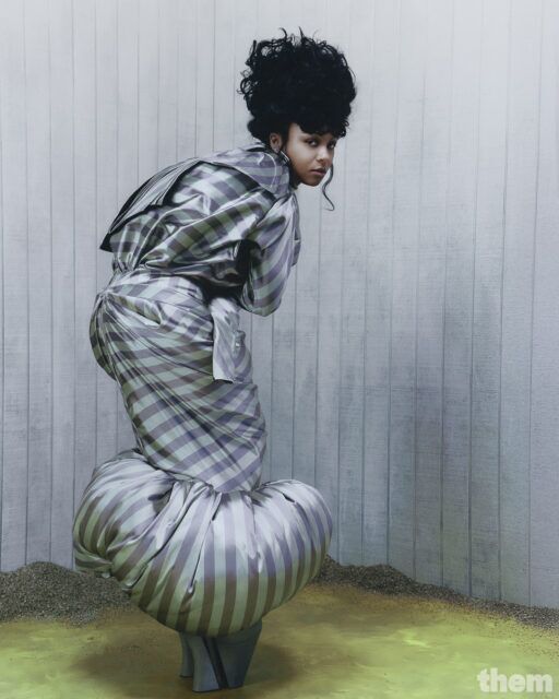 Myha'la parle des rôles queer, de la culture fandom et de ses projets créatifs au-delà de « l'industrie » dans une interview franche avec Them.