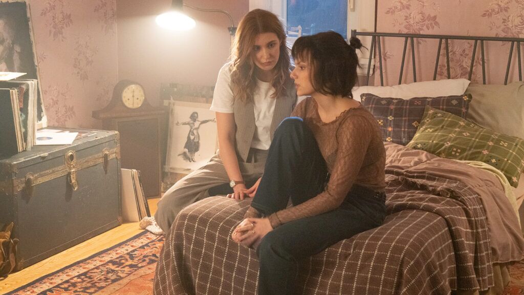 Whistle, Dafne Keen, Sophie Nélisse (IFC Films)