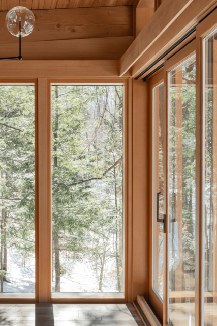 Les fans de Heated Rivalry peuvent désormais louer le véritable chalet de Muskoka où s'est déroulée l'histoire d'amour d'Ilya Rozanov et Shane Hollander. Ouverture des réservations le 3 mars.