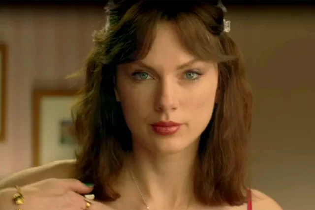 Le clip « Opalite » de Taylor Swift mélange humour absurde, apparitions de célébrités et métaphore émotionnelle de son album The Life of a Showgirl.