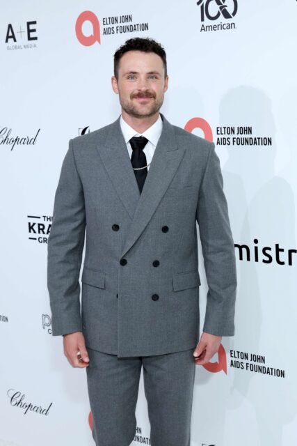 Dylan Efron participe à la 34e soirée annuelle de visionnage des Oscars de la Elton John AIDS Foundation le 15 mars 2026 à West Hollywood, Californie.