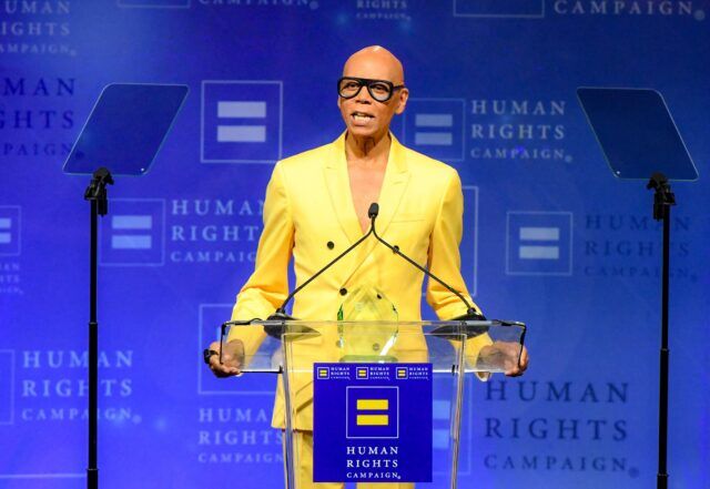 RuPaul s'exprime sur scène lors du dîner de Los Angeles 2026 de la Human Rights Campaign au Fairmont Century Plaza le 28 mars 2026 à Los Angeles, en Californie.