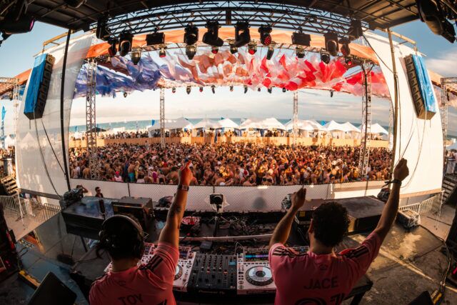 Le Winter Party Festival a célébré sa 33e année à Miami Beach, attirant des milliers de personnes pour la musique, le plaidoyer et la collecte de fonds en faveur des communautés LGBTQ+.