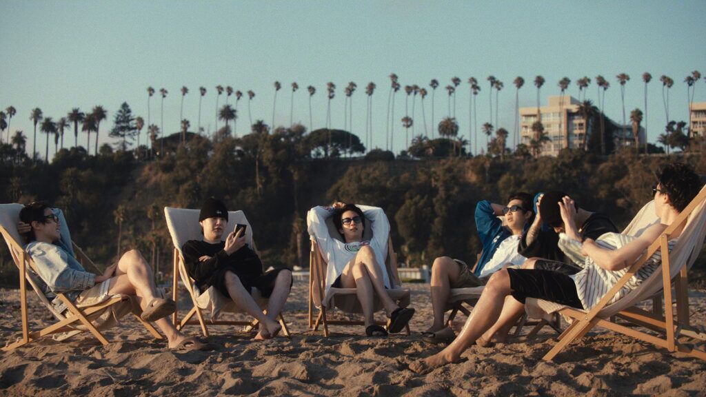 BTS : LE RETOUR. (De gauche à droite) j-hope, Suga, Jin, RM, Jung Kook et Jimin dans BTS : THE RETURN. Cr. © 2026