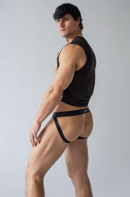 SAMMY dévoile sa collection Printemps/Été 2026 avec de nouveaux sous-vêtements audacieux, des coupes élargies et une philosophie de conception centrée sur le corps qui remodèle la mode masculine.