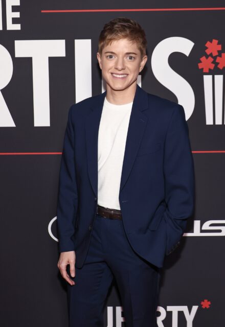 Mae Martin a reçu le prix The Groundbreaker lors de la 14e édition des Queerties Awards.