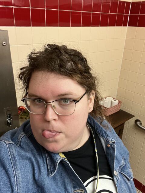 L'enseignante trans Saoirse Emery lance GoFundMe pour quitter la Floride et enseigner ouvertement dans le Maryland dans un contexte de politique anti-LGBTQ croissante.