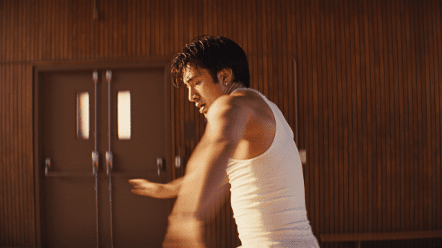 Hudson Williams joue dans la nouvelle campagne « Let Yourself Go » de Peloton, mêlant sueur, mouvement et expression de soi dans un film de fitness saisissant.