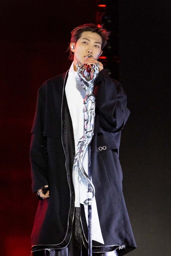 RM à BTS Le retour en direct | Arirang sur la place Gwanghwamun le 21 mars à Séoul, Corée / BIGHIT MUSIC ET NETFLIX © 2026