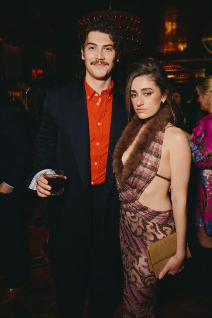 (De gauche à droite) Jack Innanen et Rachel Sennott assistent à la première projection et à la fête de GRANDES ERREURS à New York le 6 avril 2026 à New York.