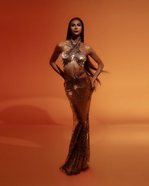 Exclusif : le mannequin trans Rain Batingana parle de devenir un Jésus en chocolat grandeur nature dans une performance mondiale en direct remettant en question la foi, l'identité et la visibilité.
