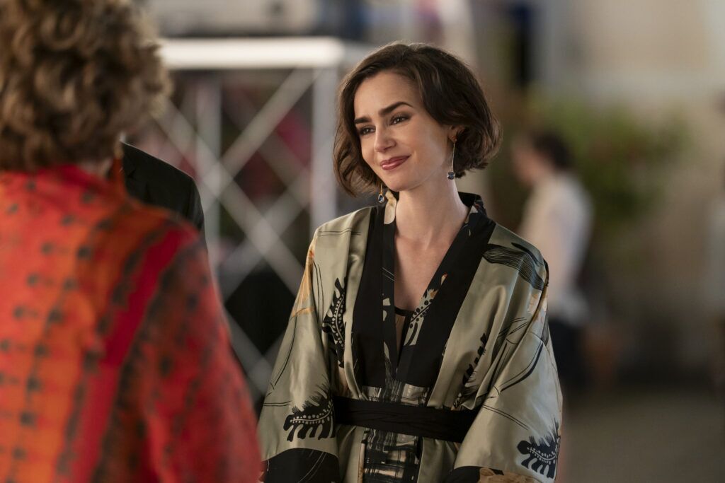 Emilie à Paris. Lily Collins dans le rôle d'Emily dans l'épisode 504 d'Emily In Paris. Cr. Giulia Parmigiani/Netflix © 2025