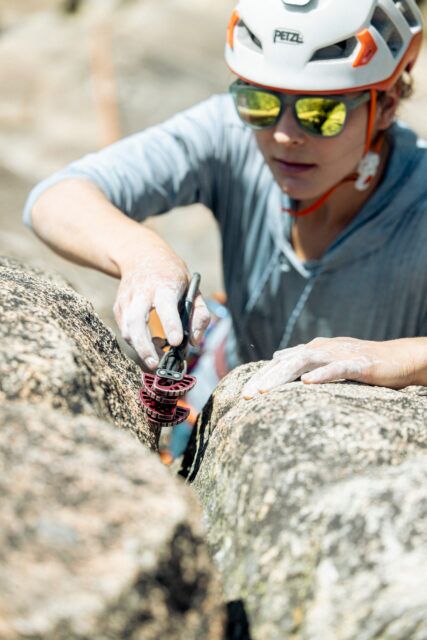 La Queer Ascent d'Arc'teryx revient à Truckee avec des cliniques d'escalade, des événements communautaires queer et une nouvelle célébration du Queer Prom.