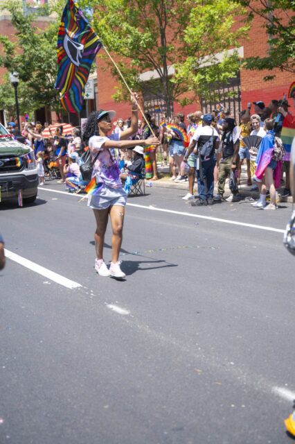 Découvrez 12 destinations LGBTQ+ Pride à visiter en 2026, de la Thaïlande et Vienne à Baltimore, Tulsa et les îles Vierges américaines.