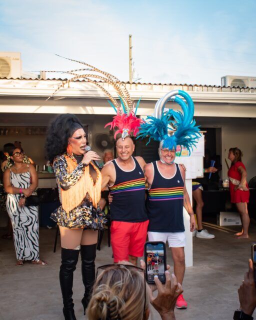 Découvrez 12 destinations LGBTQ+ Pride à visiter en 2026, de la Thaïlande et Vienne à Baltimore, Tulsa et les îles Vierges américaines.