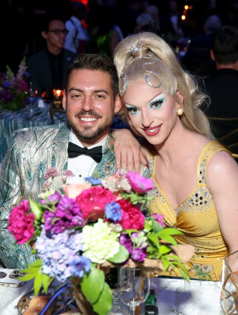 Miz Cracker (à droite) participe au gala Lifelong Pride au Sanctuary le 13 juin 2026 à Seattle, Washington.