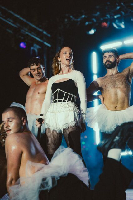 Jess Glynne.