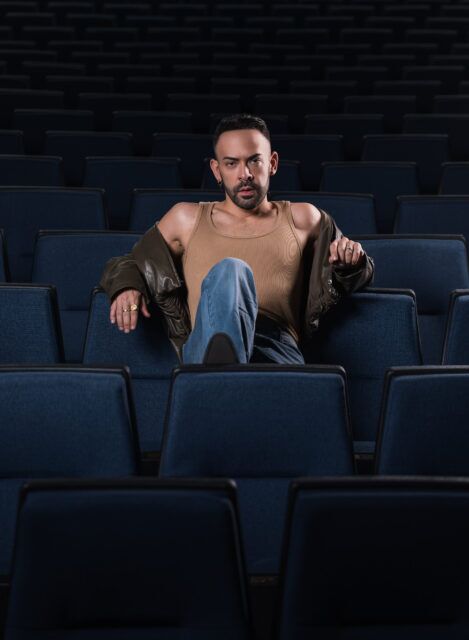 José Alfredo parle à Gayety de la transformation de « PERRO » en « Untamed », du Mois de la fierté, de la libération queer et de l'entrée dans son ère anglophone.