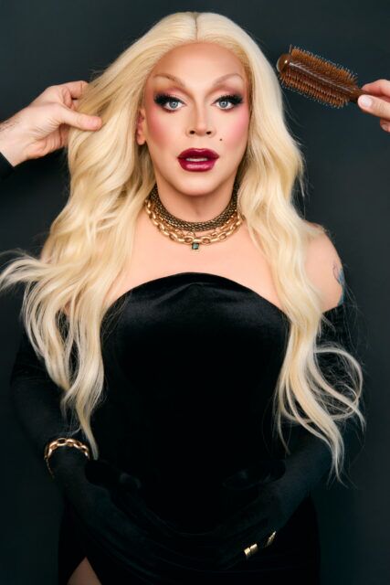 Ginger Minj rejoint Hairspray de Broadway Sacramento dans le rôle d'Edna Turnblad, apportant sa magie drag à la comédie musicale bien-aimée.