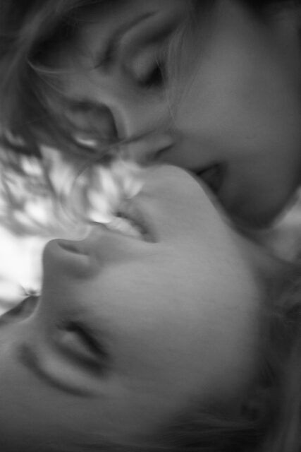 La photographe Renée Jacobs discute des « rêves d'Amérique », de la visibilité queer, de l'activisme visuel et des raisons pour lesquelles la représentation femme-femme reste essentielle aujourd'hui.