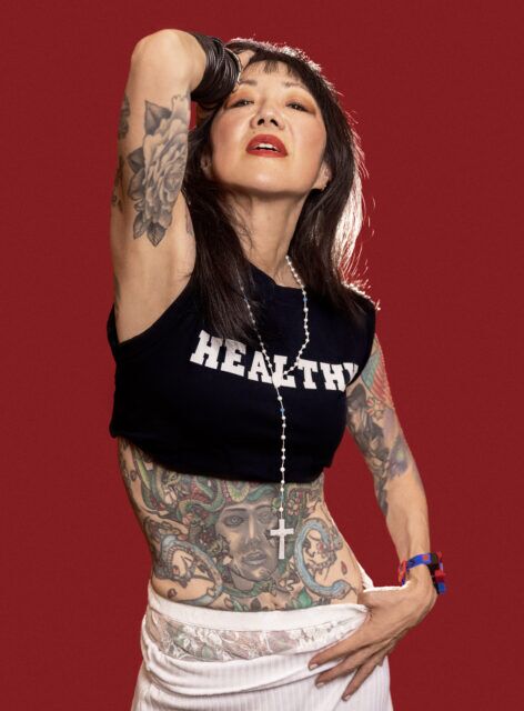 Margaret Cho recrée la séance photo emblématique de Madonna pour People en 1985, discute de son inspiration et taquine de nouveaux projets de tournée et de films avec Olivia Wilde et Charli XCX.