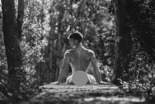Le photographe Geronimo discute avec Gayety de son nouveau livre de photos de nu « Intertwined », mettant en vedette le danseur de pole professionnel Nic Dega dans des paysages naturels luxuriants.
