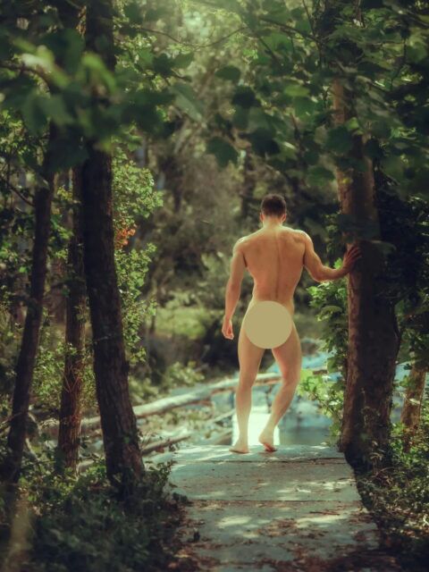 Le photographe Geronimo discute avec Gayety de son nouveau livre de photos de nu « Intertwined », mettant en vedette le danseur de pole professionnel Nic Dega dans des paysages naturels luxuriants.