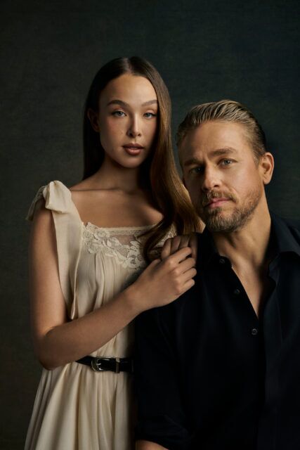 Monstre. (De gauche à droite) Ella Beatty, Charlie Hunnam dans Monster.
