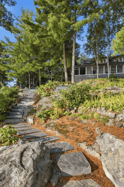Découvrez la véritable retraite de Muskoka « Heated Rivalry » sur Airbnb. Réservez des séjours d'automne limités au Gordon Bay Cottage à partir du 15 septembre pour 180 $ CAD par nuit.