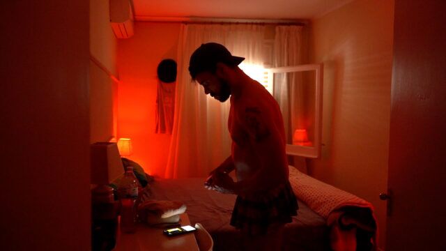 Marc Peridis transforme le documentaire érotique UNSHAMED en une expérience de thérapie sexuelle de groupe en direct à Londres et à Berlin. Bientôt en streaming en ligne.