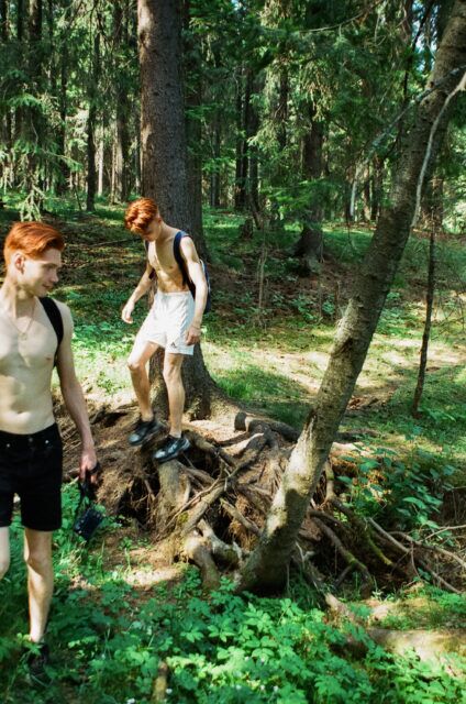 Photographie d'Alexander Yantyushev avec Vlad et Dima