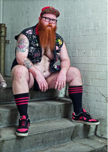 Le photographe Adrian Lourie s'entretient avec Gayety pour discuter de 16 années de viande, de tournage de 800 hommes non retouchés et de capture de la culture queer authentique.