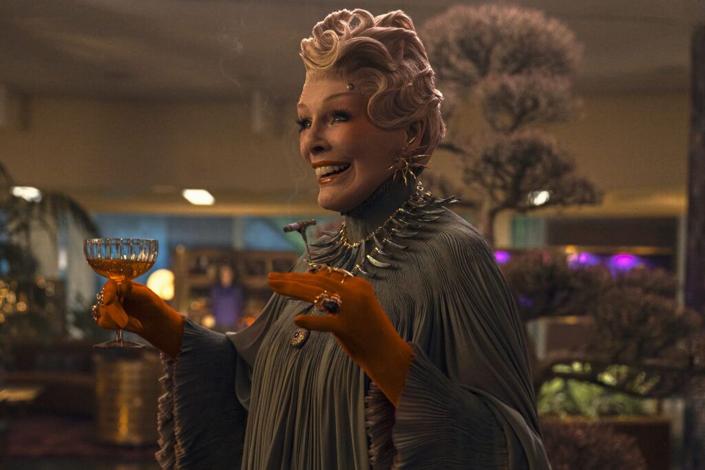 Glenn Close dans le rôle de Drusilla Sickle dans The Hunger Games : Sunrise on the Reaping. Crédit photo : Murray Close