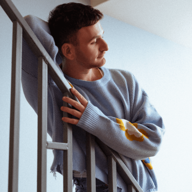 La star du Gay Country, Brian Falduto, sort son nouveau single "Café gratuit" avec Will Leet. Obtenez les détails sur sa nouvelle vidéo, son prochain EP et son concert à Nashville.